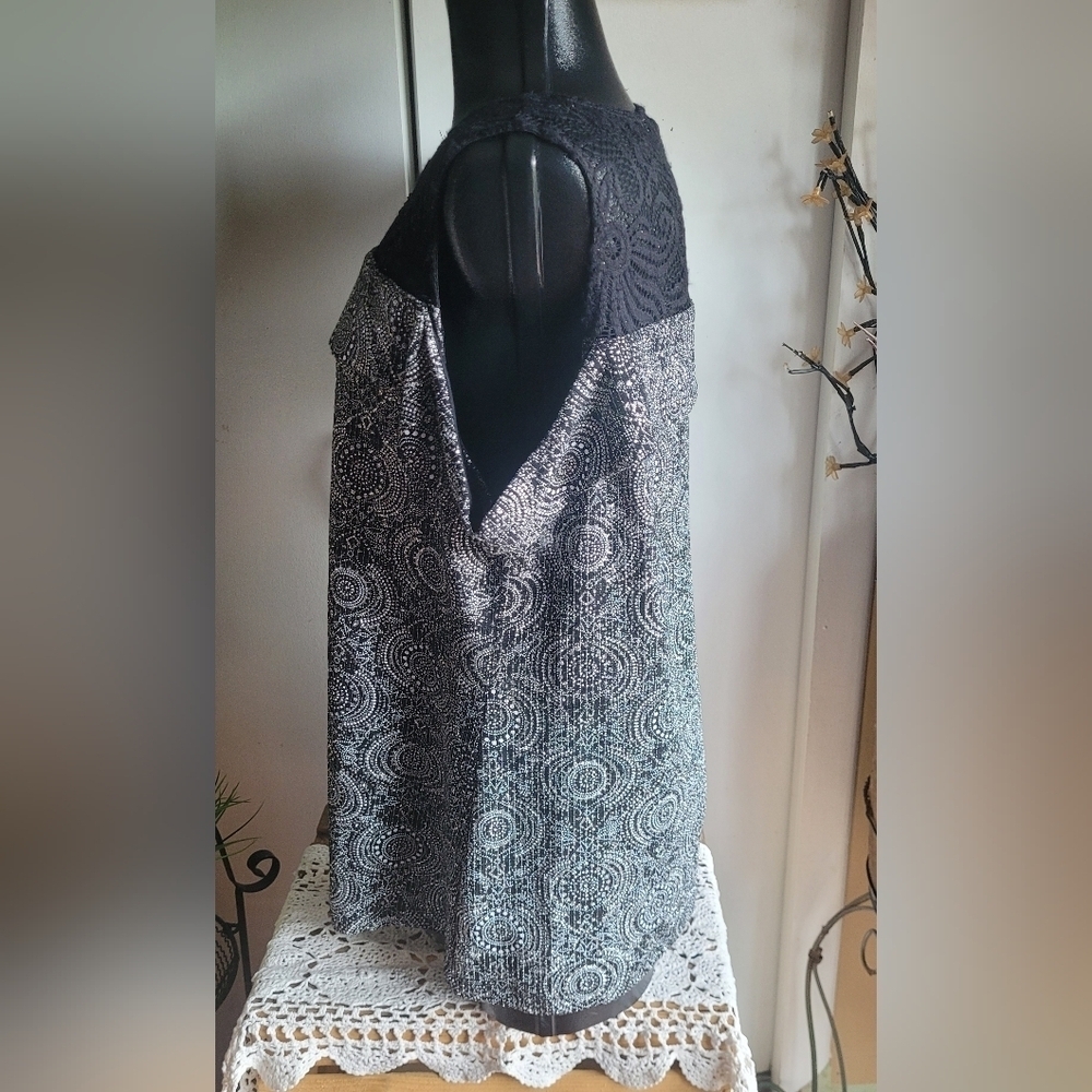 Black Patterned Cold-Shoulder Tunic Top - Picture 5 of 7